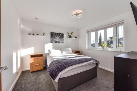 Bedroom 1.jpg