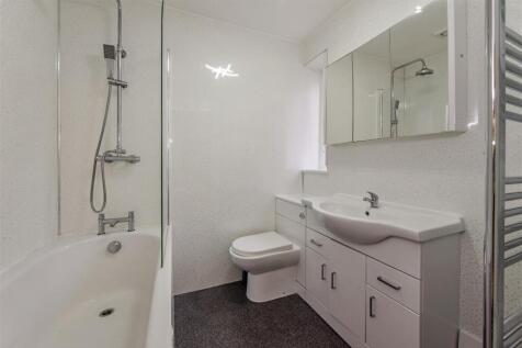 En Suite Bedroom Two.jpg