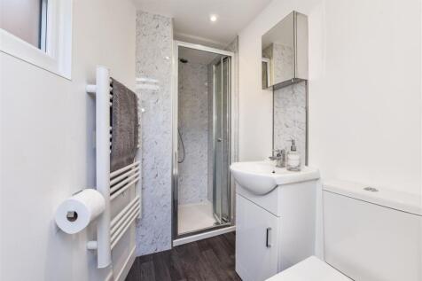 Studio Shower room.jpg