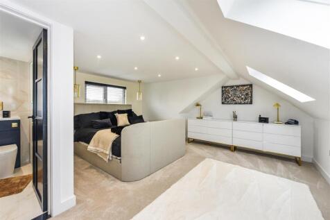 Master Bedroom / 1