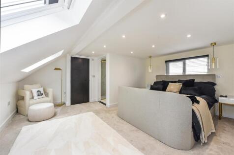 Master Bedroom / 1