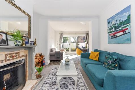 Sitting Room / Dining Room