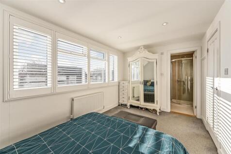 Master Bedroom / Ensuite