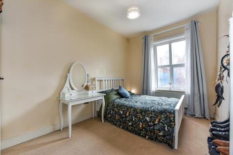 Master Bedroom with window View.jpg