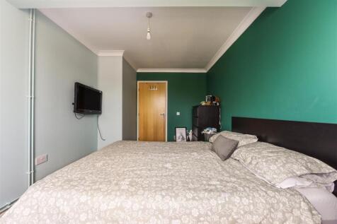 Double Bedroom.jpg