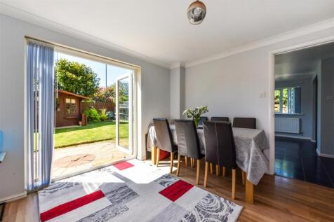 Dining Area into Garden.jpg