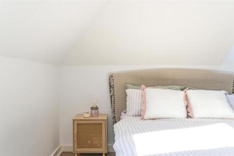 Bedroom side 2.jpg