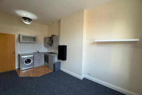 Lounge to Kitchen.jpg