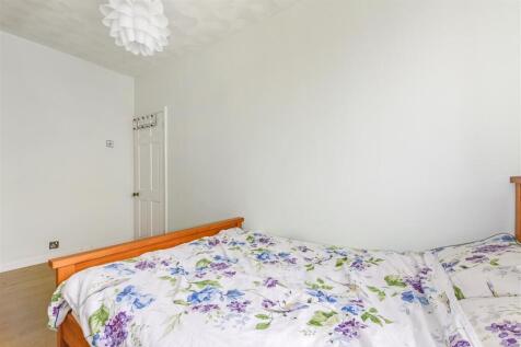 Bedroom 1.jpg