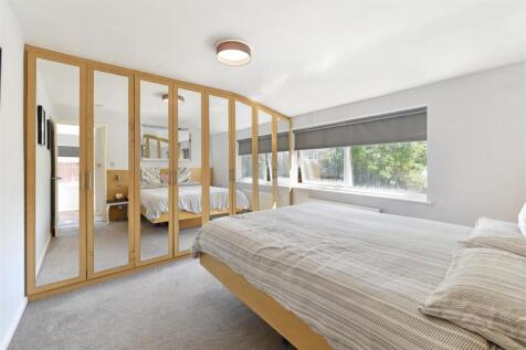 Bedroom 1.jpg