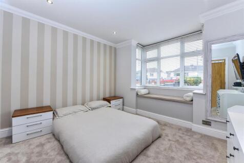 Bedroom 1.jpg