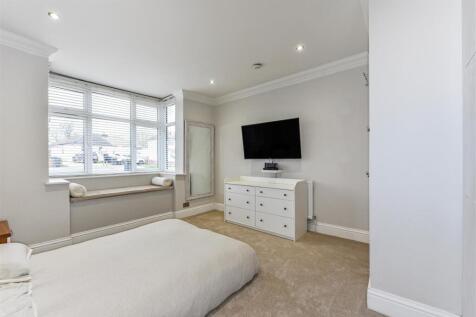 Master Bedroom.jpg