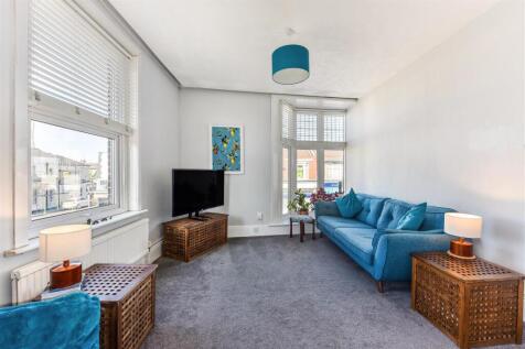 Sitting Room / Dining Room