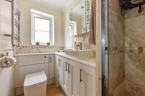 Master En-Suite.jpg