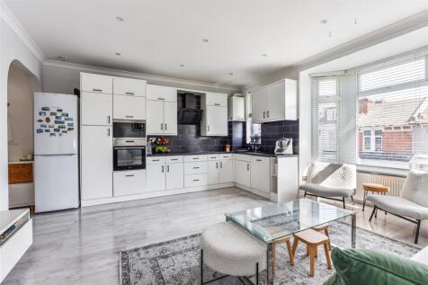 Lounge / Kitchen / Diner
