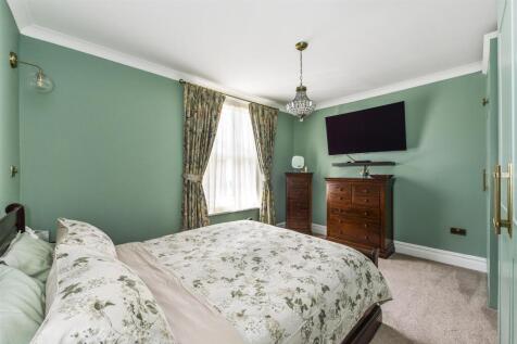 Master Bedroom.jpg