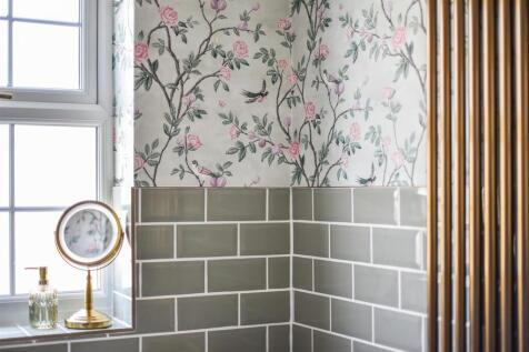 Bathroom Decor.jpg