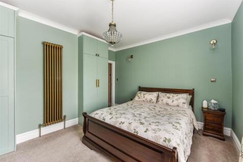 Bedroom 1.jpg