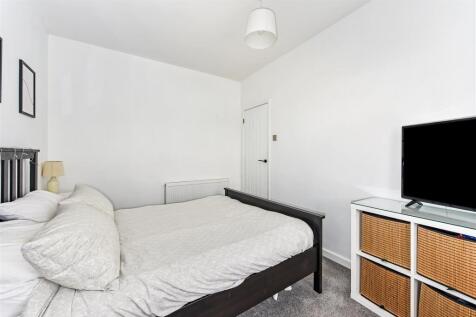 Bedroom 1.jpg