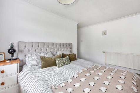 Bedroom 1.jpg