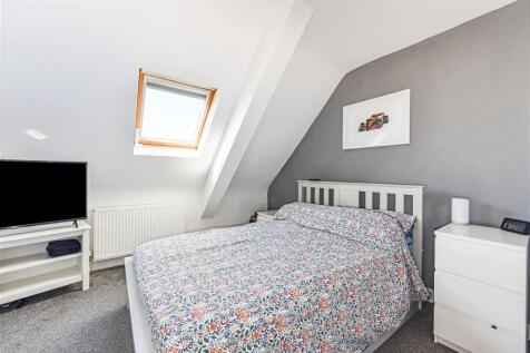 Bedroom 1.jpg