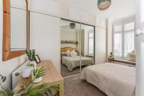 Downstairs bedroom.jpg