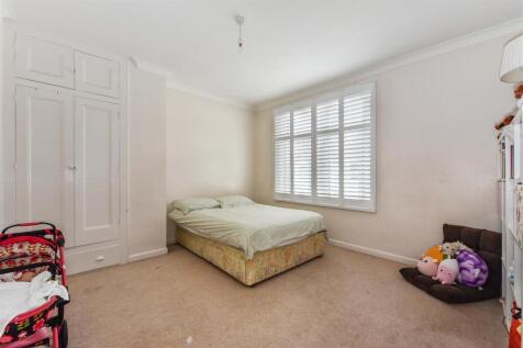 Bedroom 1.jpg