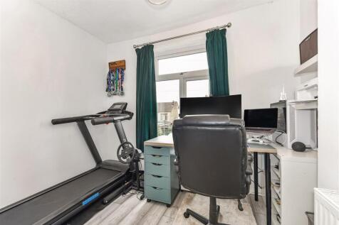 Bedroom 4 - study.jpg