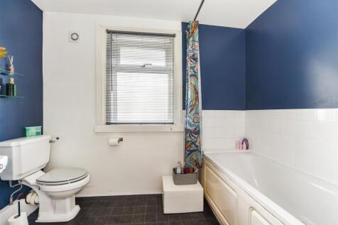 On suite bathroom.jpg