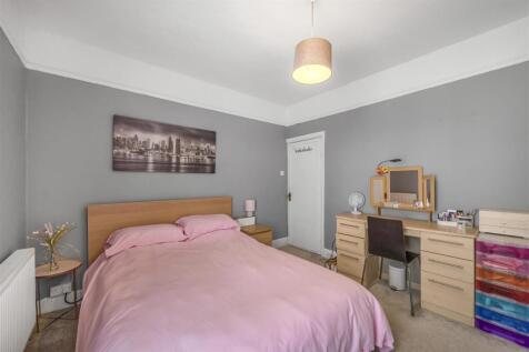 Bedroom 1.jpg