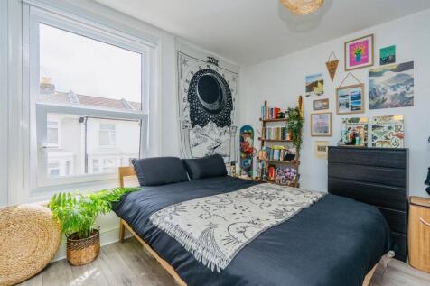 Bedroom 3 side.jpg