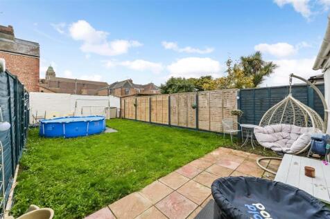 Patio to lawn.jpg