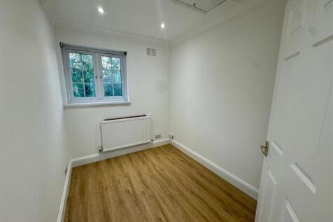 Bedroom 3 / access to loft room