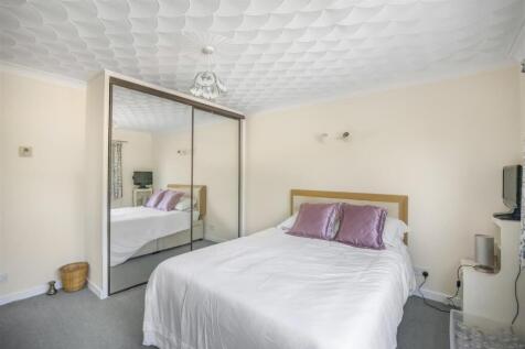 Bedroom 1.jpg