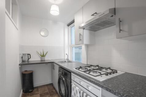 Kitchen 2.jpg