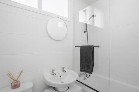 Bathroom 2.jpg