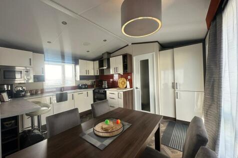 Kitchen/Dining Area