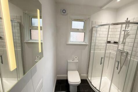 Room 3 Ensuite 