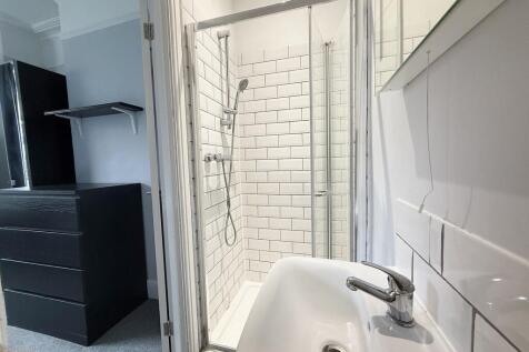 Room 1 Ensuite 