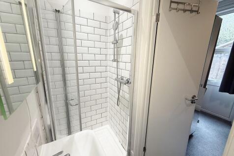 Room 2 Ensuite 