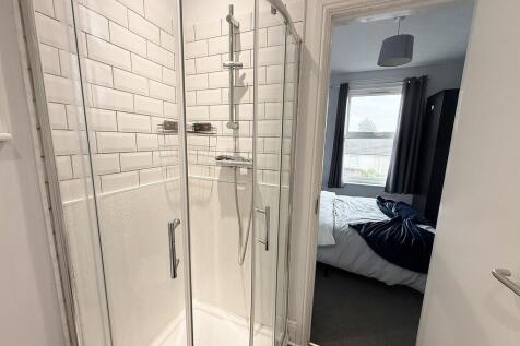Room 3 Ensuite 