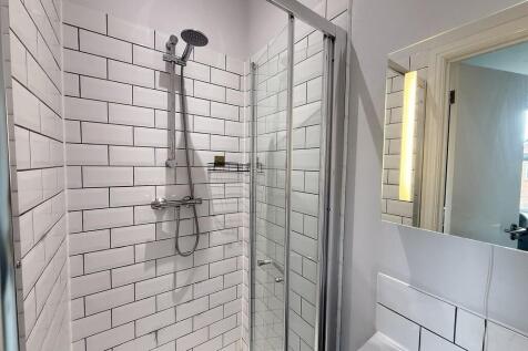 Room 5 Ensuite 