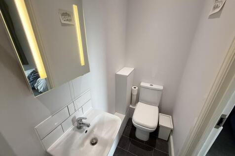 Room 5 Ensuite 