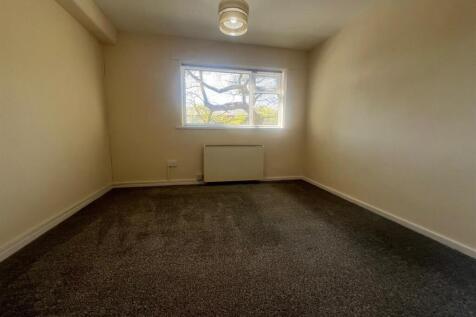 aston bedroom1.jpg