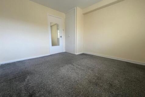 aston bedroom.jpg
