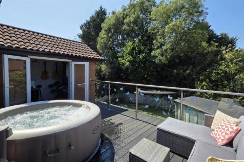 Balcony overlooking garden.jpg