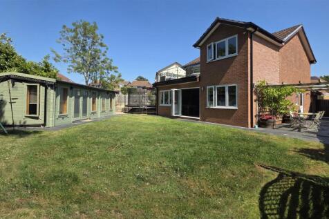 Large back garden.jpg
