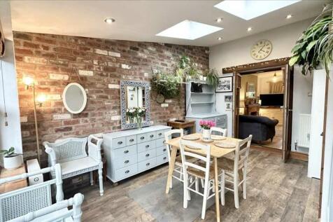 Entrance Porch/Hall