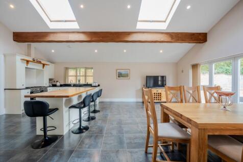 Kitchen / Dining