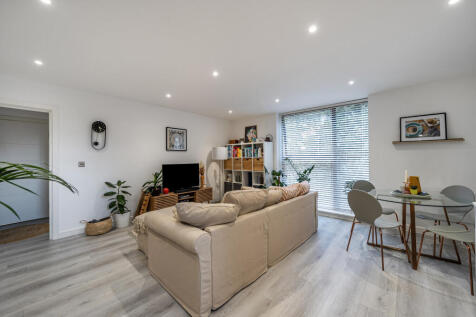 1343714-3-68b1c94...